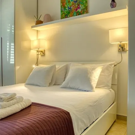 Elegant With Pool And Parking Losone