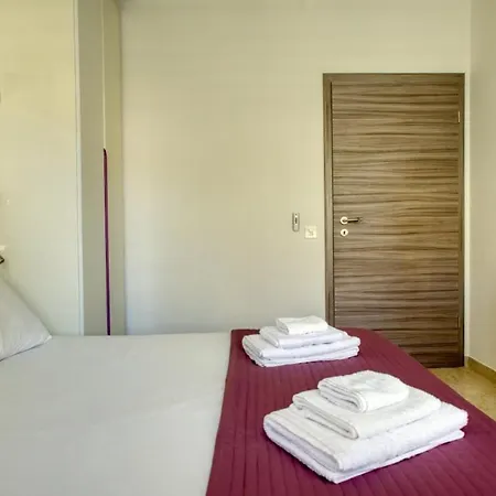 Elegant With Pool And Parking *